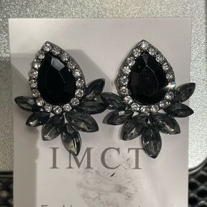 Elegant zirconia earrings